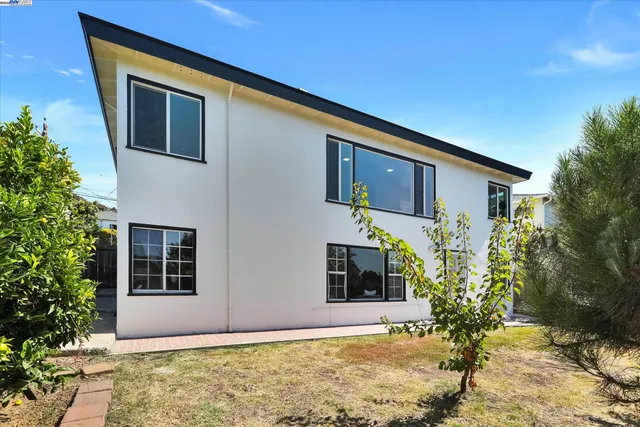 a front view of house with yard