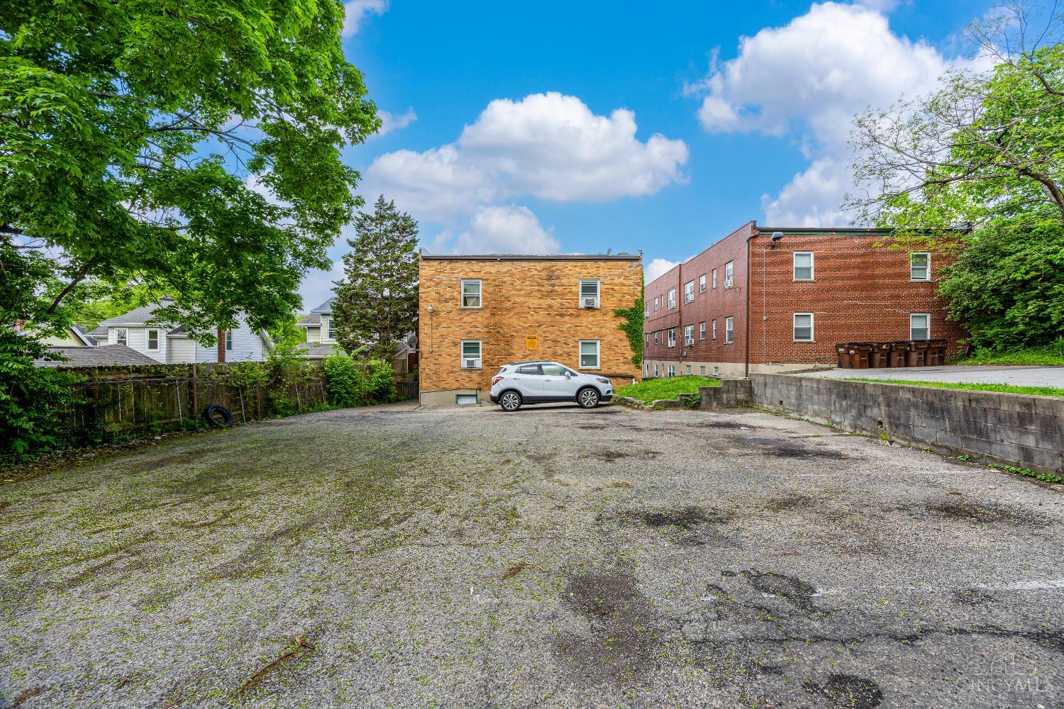 5824 Ridge Avenue Cincinnati, OH 45213 - Photo 5 of 17 Gallery Image 5