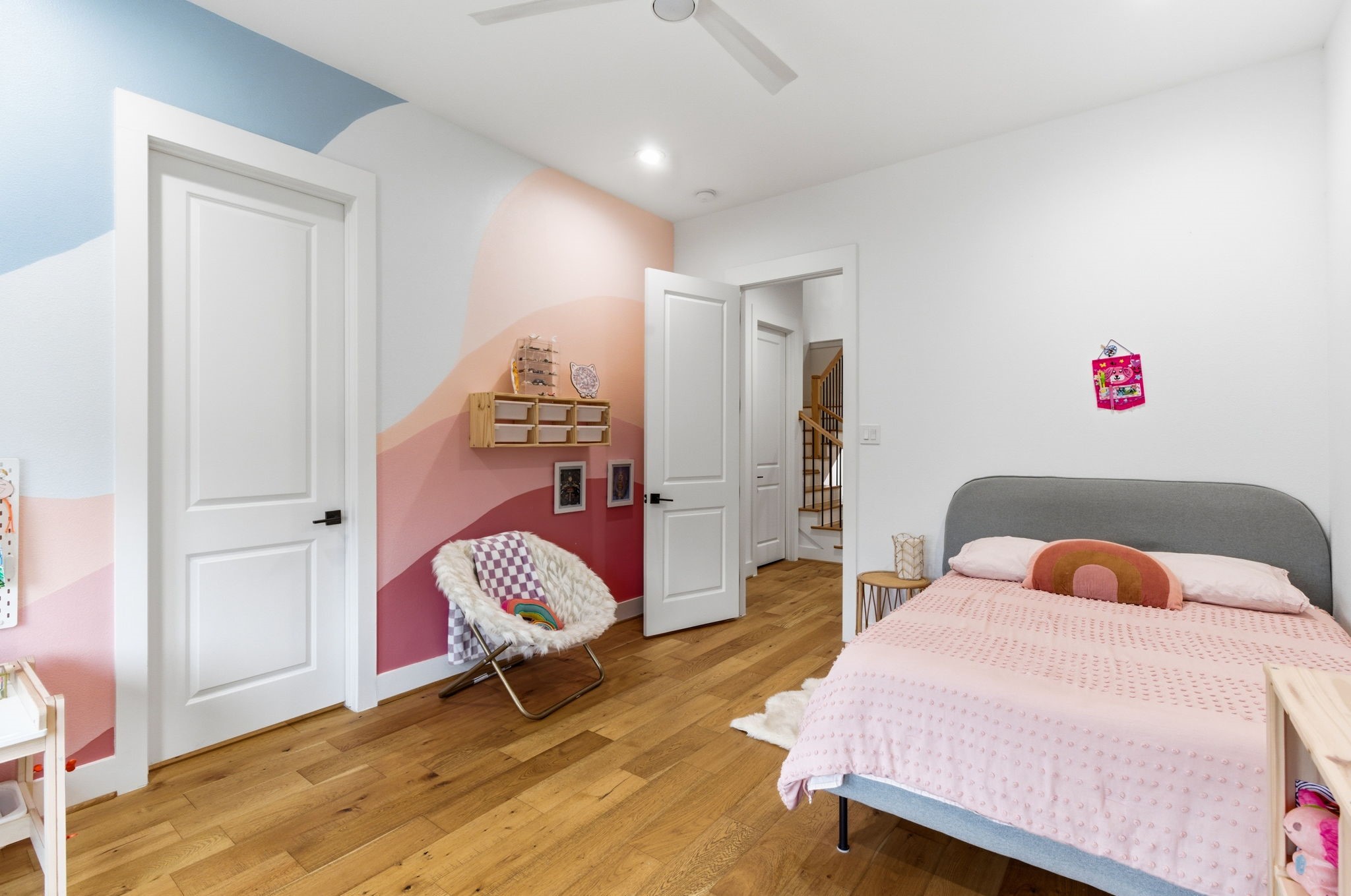 504 Oxford Street Houston, TX 77007 - Photo 35 of 47 Secondary bedroom #1. Note the beautiful hardwood throughout in this home. No carpet!!!
