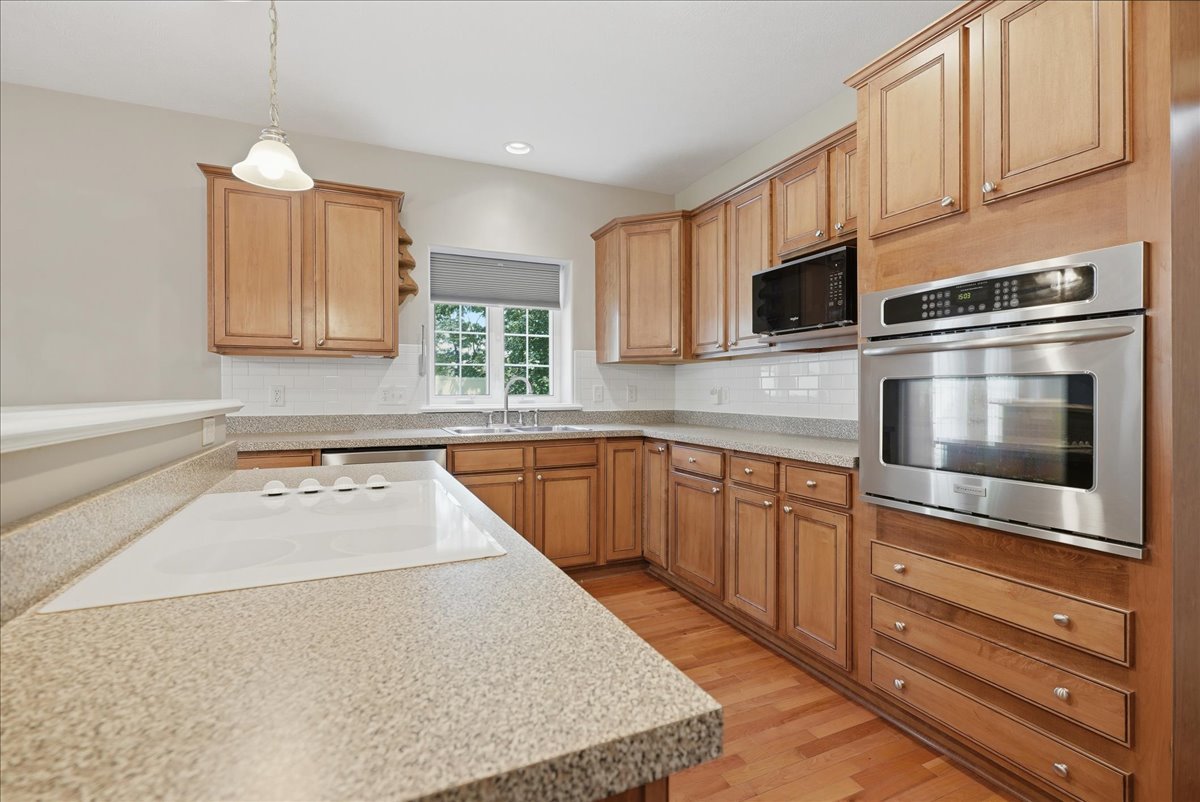 2202 Bloomingdale Road Bloomington, IL 61705 - Photo 13 of 44