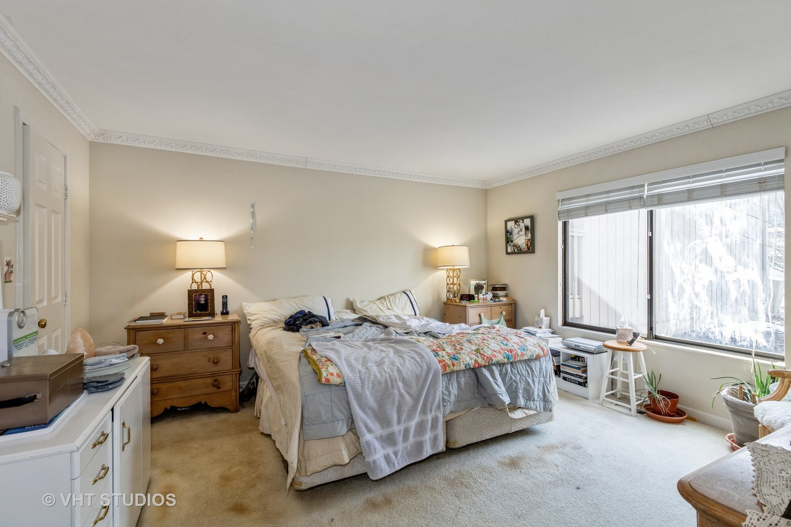 70 Cedar Ridge, Unit C Lake Barrington, IL 60010 - Photo 6 of 18 a bedroom with a bed and a window