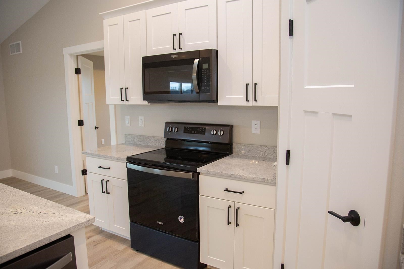 2168 Cheyenne Way Dubuque, IA 52002 - Photo 10 of 41 Gallery Image 10