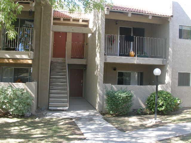 5525 East Thomas Road, Unit M6 Phoenix, AZ 85018 - Photo 1 of 8 Front of Complex