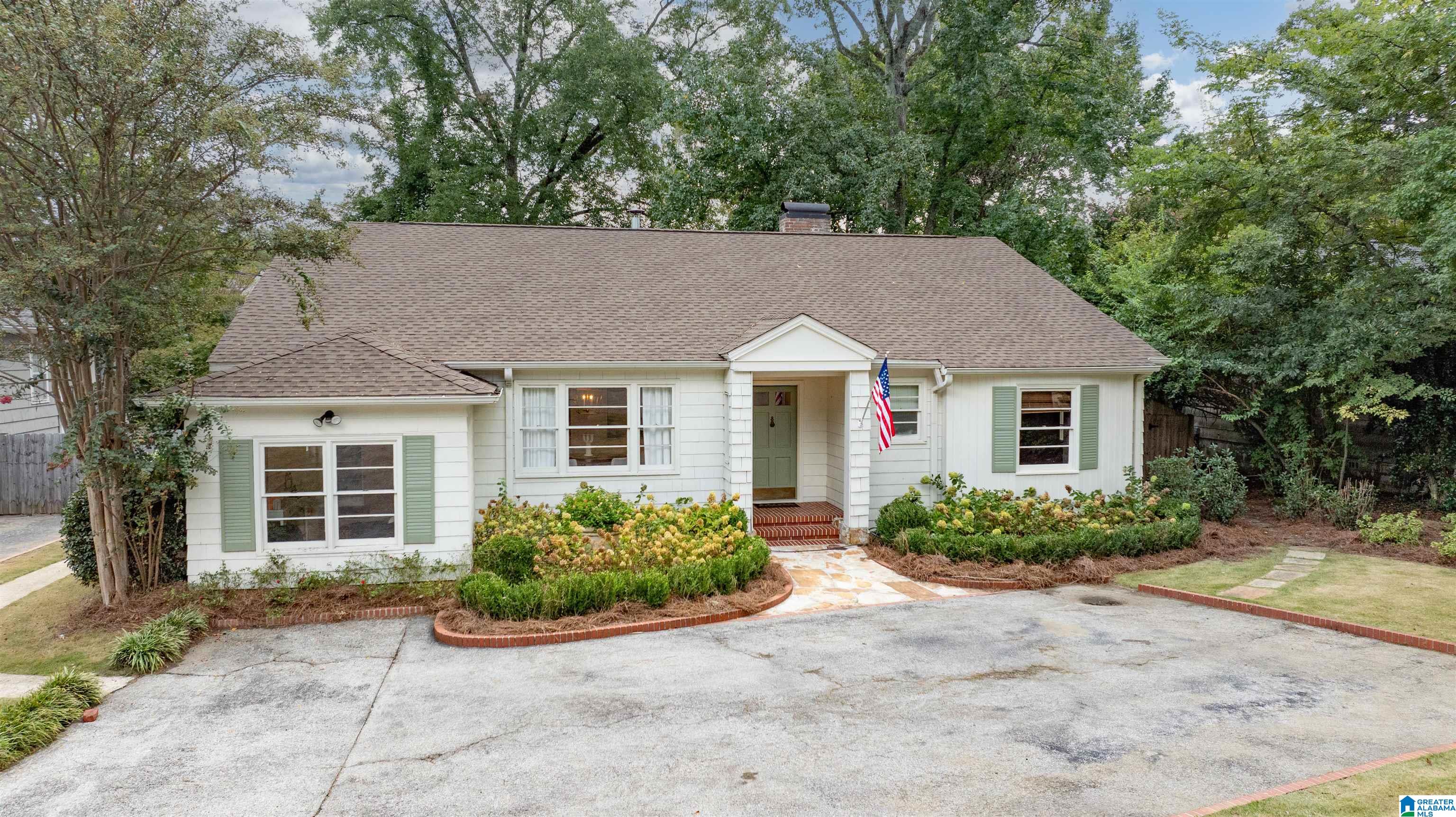 7 Pine Crest Road Birmingham, AL 35223 - Photo 1 of 54