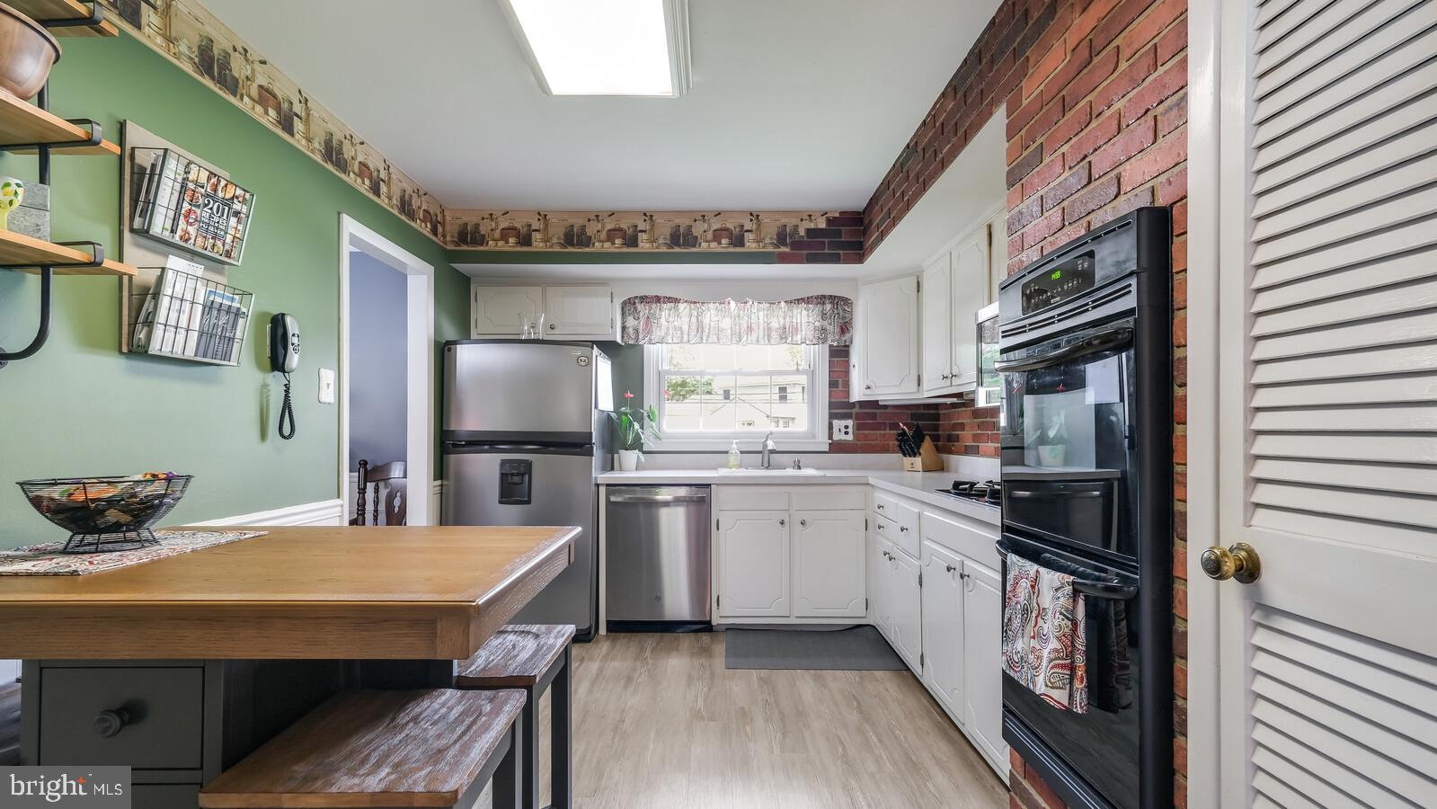 13045 Sewell Road Philadelphia, PA 19116 - Photo 14 of 40 Wall oven and gas cook top