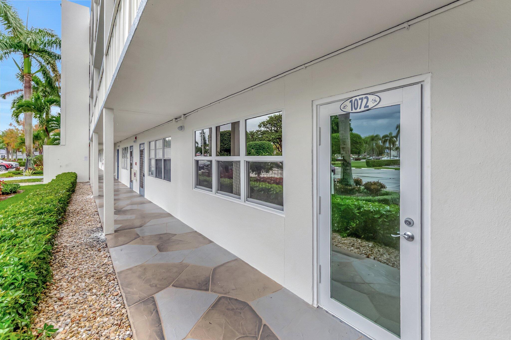 1072 Yarmouth C, Unit 1072 Boca Raton, FL 33434 - Photo 6 of 62 3-web-or-mls-DSC_1099