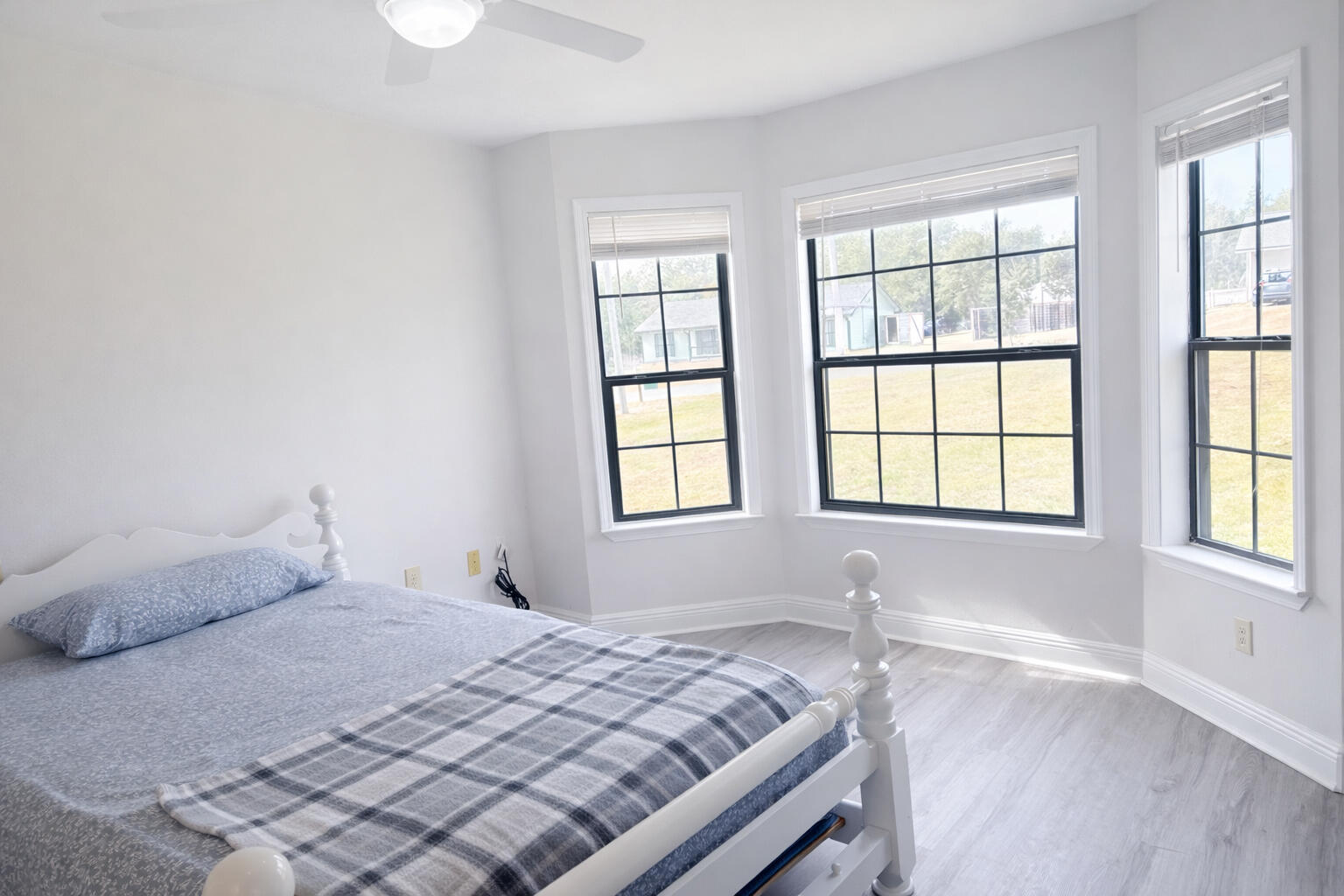 130 Stephens Lane Crestview, FL 32539 - Photo 8 of 16 Master Bedroom with Bay Window!