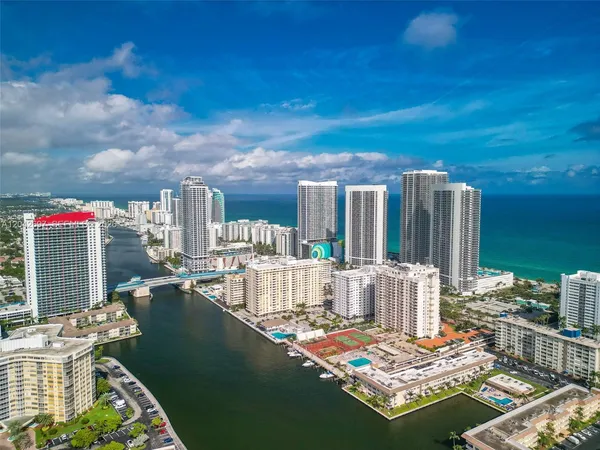 $2,750 | 1817 South Ocean Drive, Unit PH28, Hallandale Beach, FL 33009