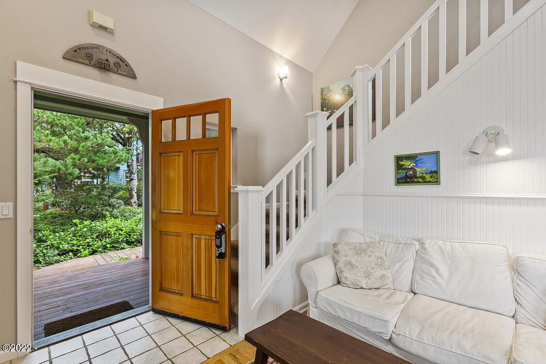2140 Overleaf Loop Yachats, OR 97498 - Photo 6 of 29 Front Entry