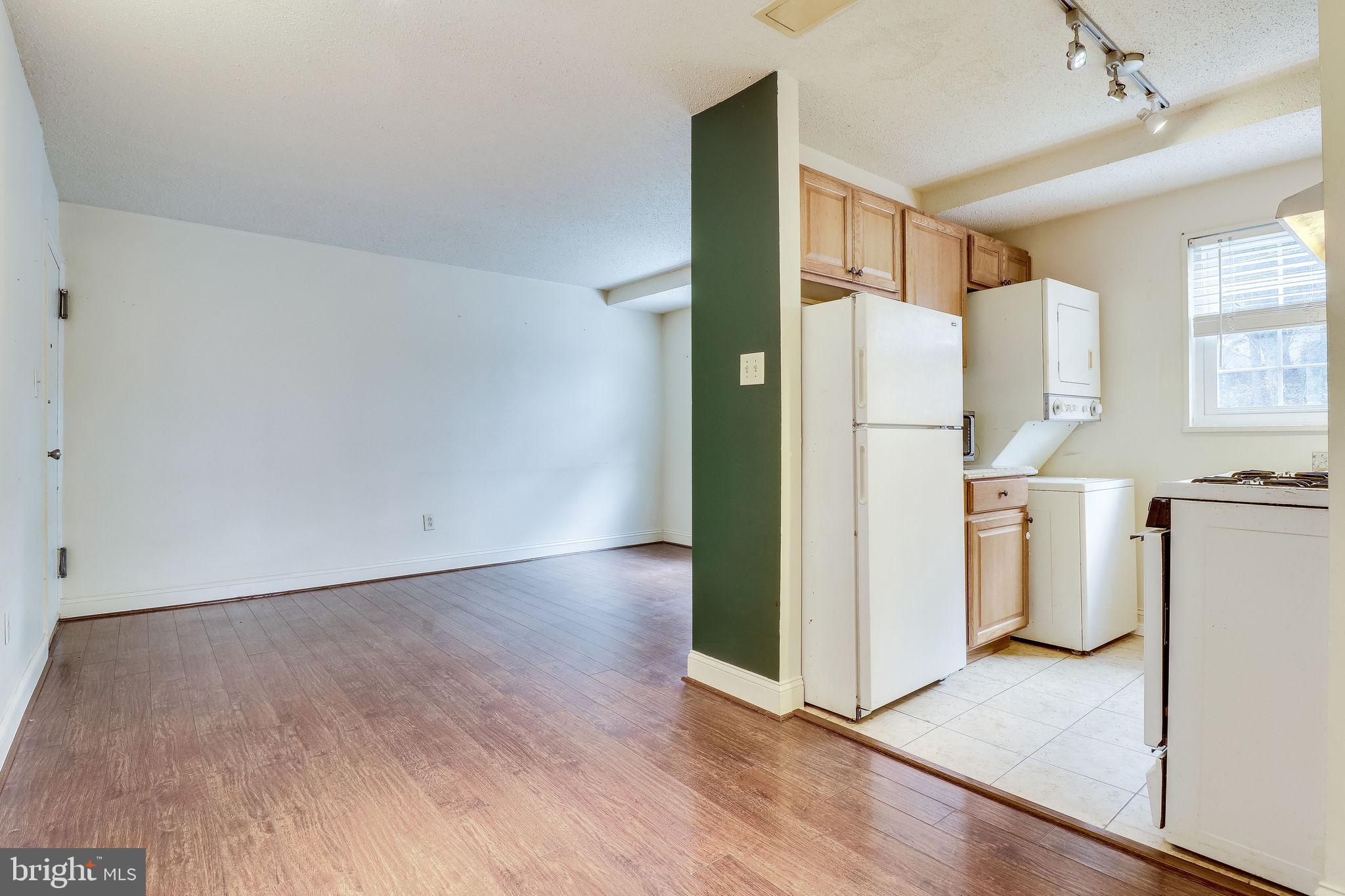 2239 Farrington Avenue, Unit 103 Alexandria, VA 22303 - Photo 12 of 32 Kitchen
