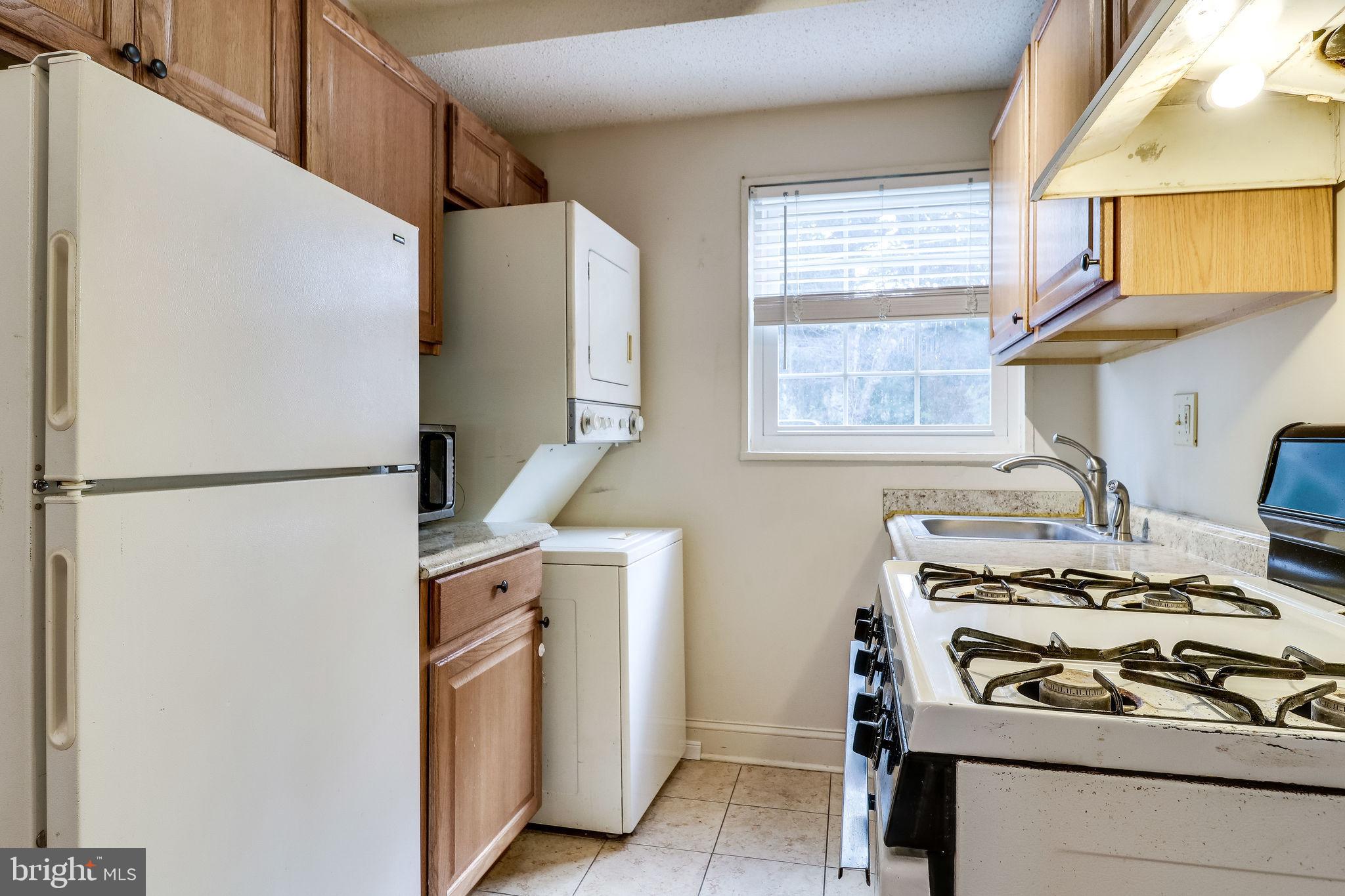 2239 Farrington Avenue, Unit 103 Alexandria, VA 22303 - Photo 13 of 32 Kitchen