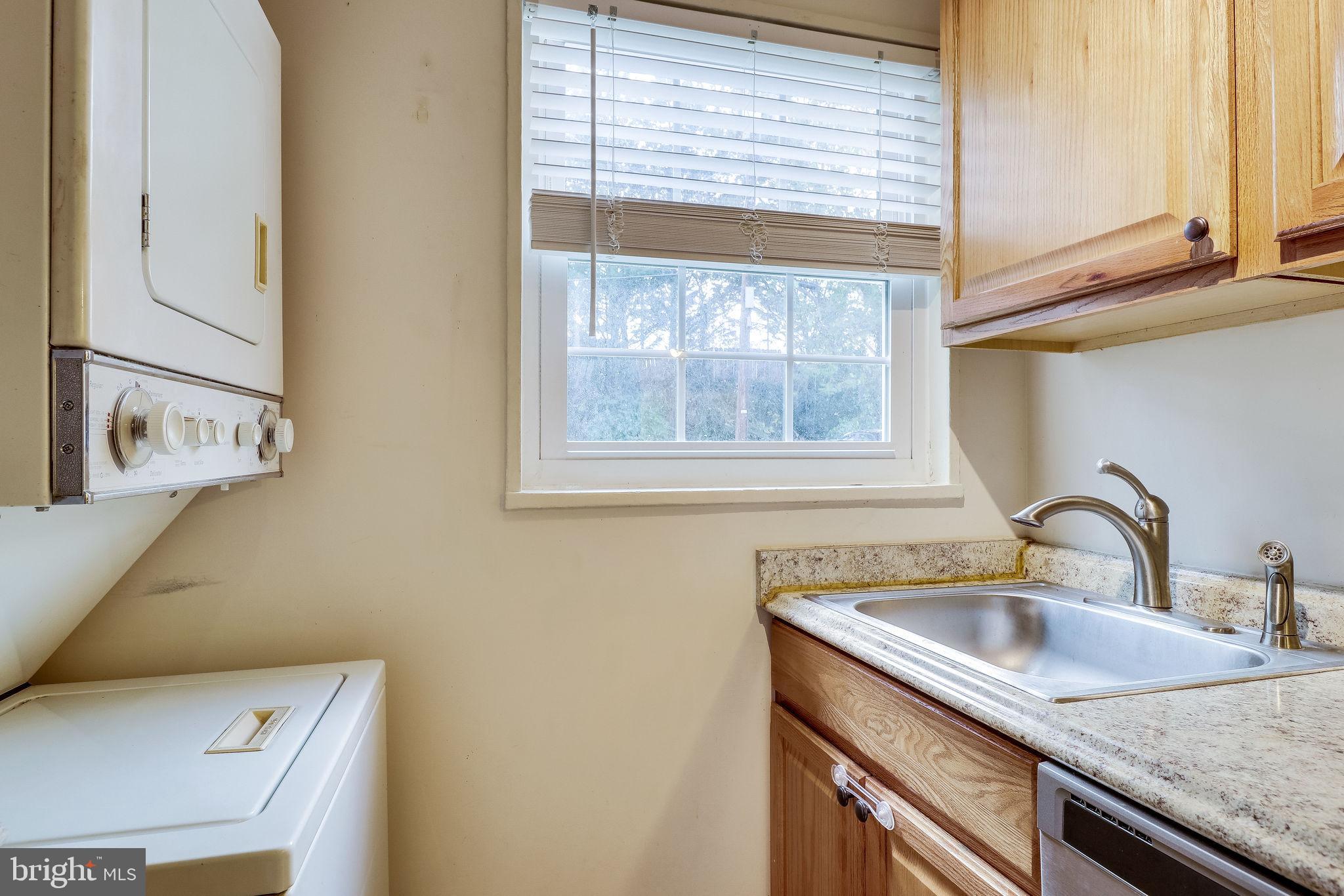 2239 Farrington Avenue, Unit 103 Alexandria, VA 22303 - Photo 15 of 32 Kitchen