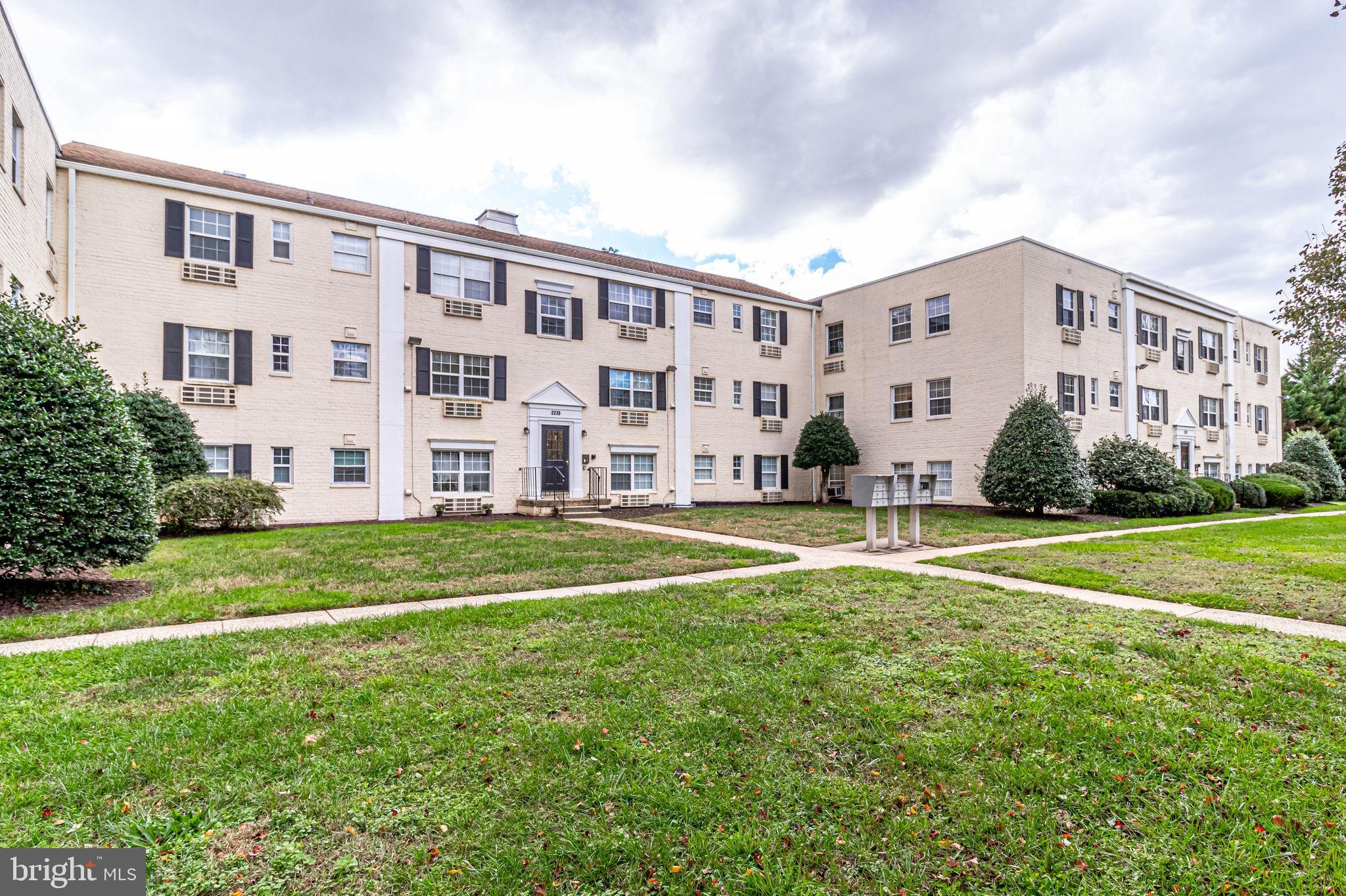 2239 Farrington Avenue, Unit 103 Alexandria, VA 22303 - Photo 30 of 32 Condo Exterior