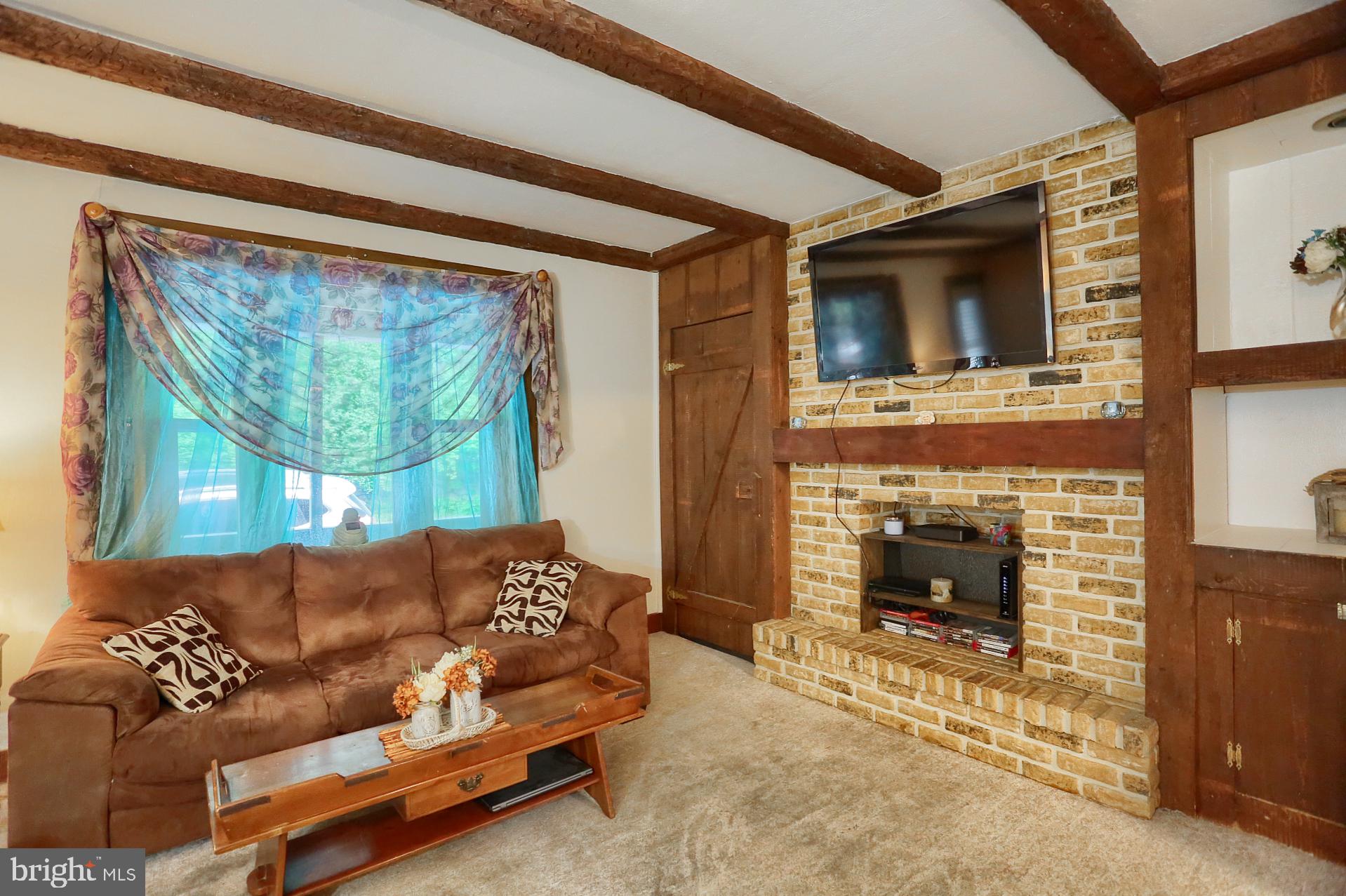 557 Friedensburg Road Reading, PA 19606 - Photo 3 of 15 Gallery Image 3
