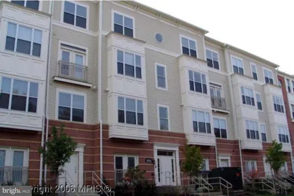 $2,600 | 2791 Centerboro Drive, Unit 382, Vienna, VA 22181