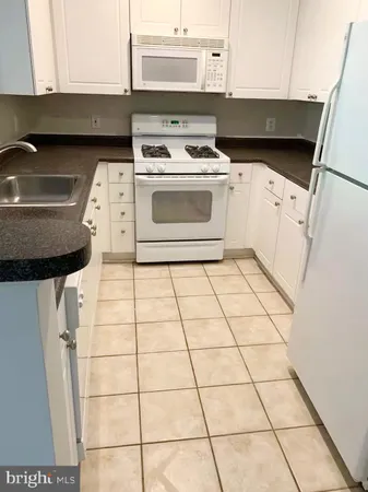 $2,600 | 2791 Centerboro Drive, Unit 382, Vienna, VA 22181