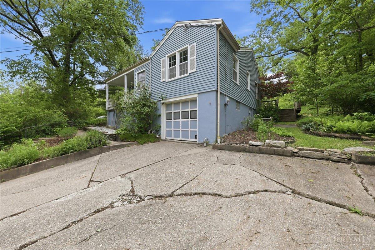 5246 Shepherd Road Cincinnati, OH 45223 - Photo 2 of 34