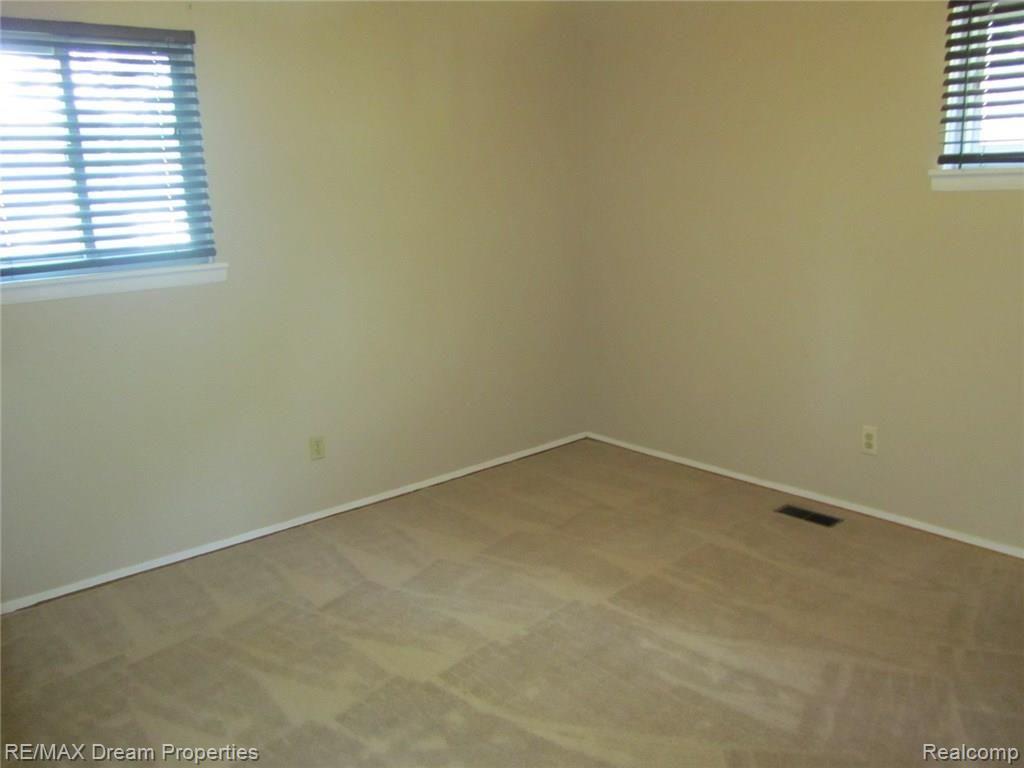 19189 Inkster Road Livonia, MI 48152 - Photo 10 of 20 IMG_5975.JPG