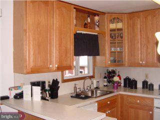 37 Umber Road Levittown, PA 19056 - Photo 3 of 6 Gallery Image 3