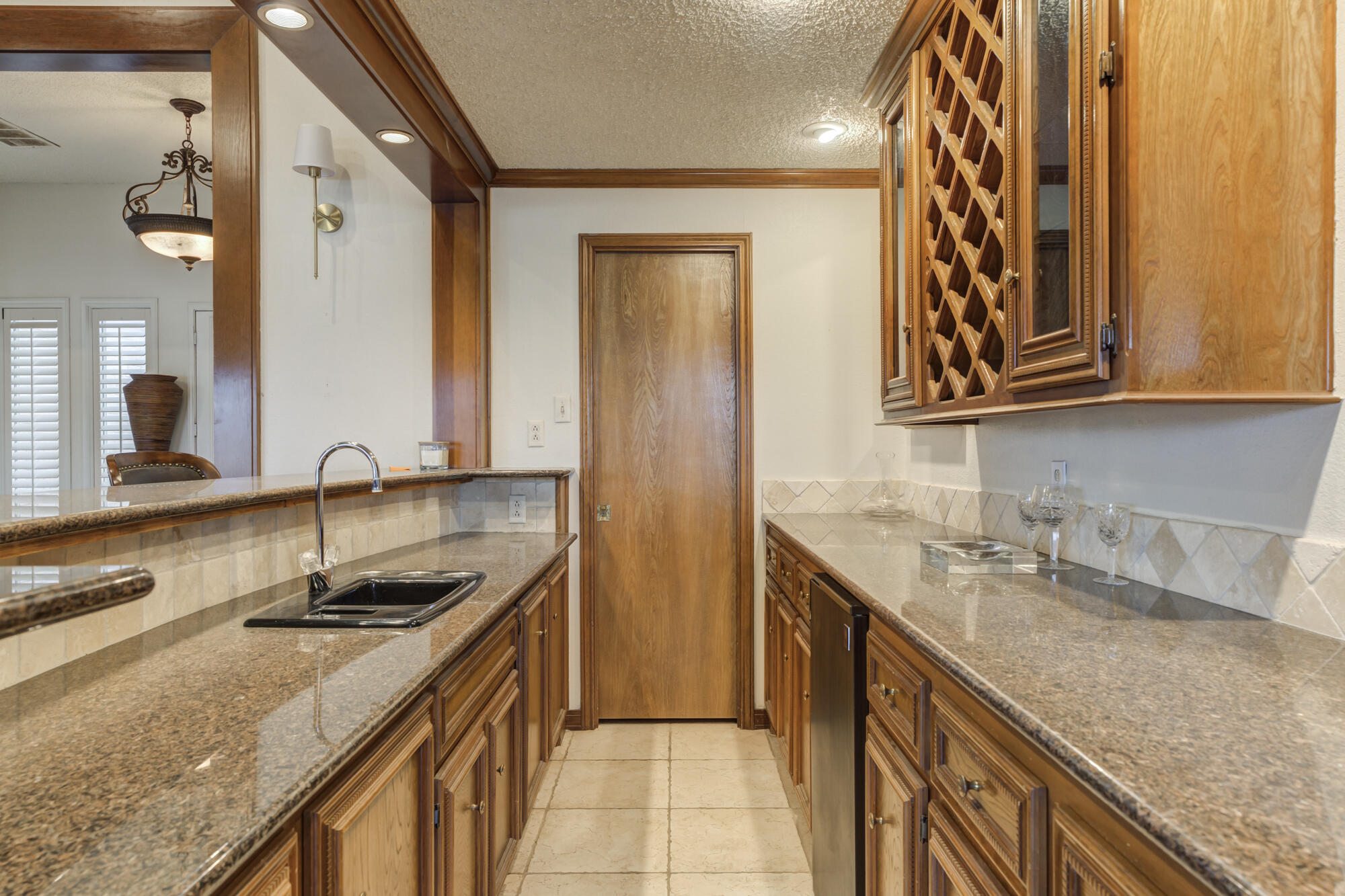 4405 89th Street Lubbock, TX 79424 - Photo 20 of 71 4405-89th-St_Lubbock-TX_24_Bar