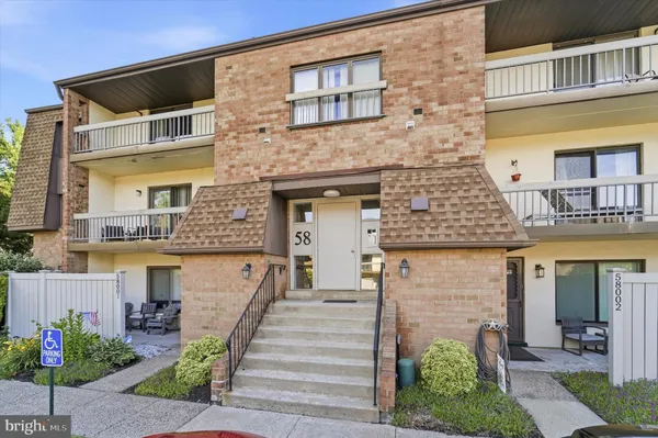 $199,999 | 58201 Delaire Landing Road, Unit 201, Philadelphia, PA 19114