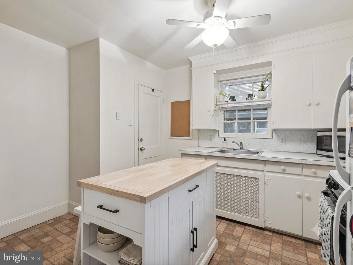 2113 Keith Road Abington, PA 19001 - Photo 4 of 17 1st floor - Kitchen