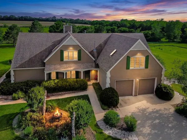 $1,500,000 | 1949 North 900 Road, Eudora, KS 66025
