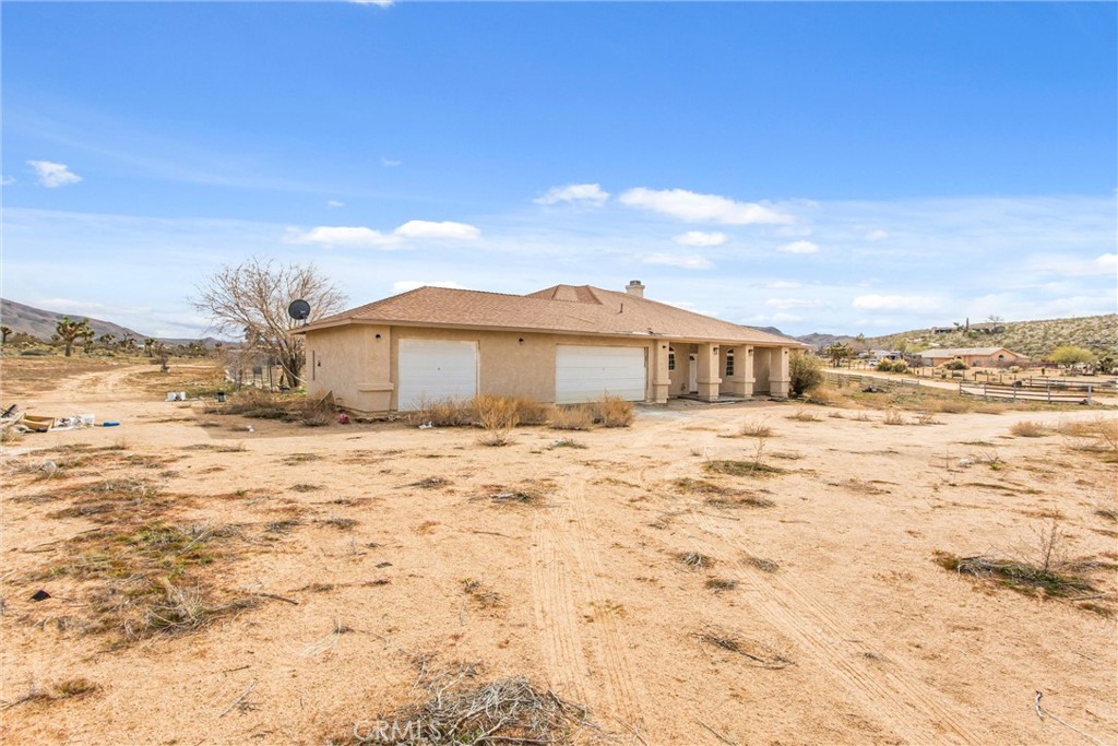 26525 Papago Road Apple Valley, CA 92307 - Photo 4 of 40