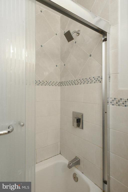 417 Kerwin Road Silver Spring, MD 20901 - Photo 22 of 30 a bathroom with a bathtub