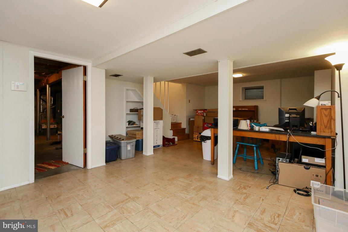 417 Kerwin Road Silver Spring, MD 20901 - Photo 24 of 30 a view of a living room