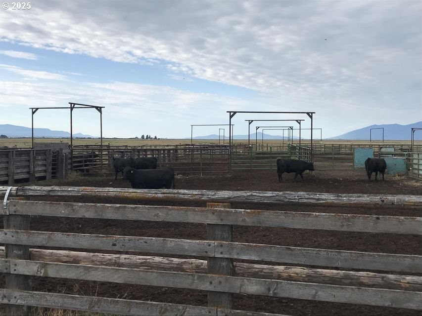 9800 Sevenmile Road Fort Klamath, OR 97626 - Photo 38 of 40