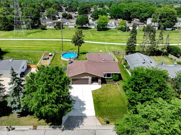 $400,000 | 7880 West Plainfield Avenue, Greenfield, WI 53220