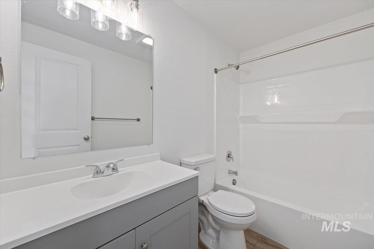 259 Pheasant Road West, Unit 3 Twin Falls, ID 83301 - Photo 15 of 24 Bathroom with vanity, bathtub / shower combination, and a textured wall