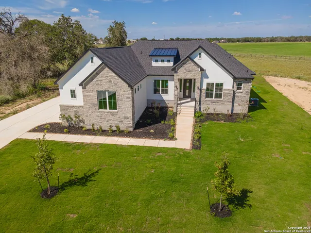 $594,000 | 254 Firewheel Loop, Floresville, TX 78114