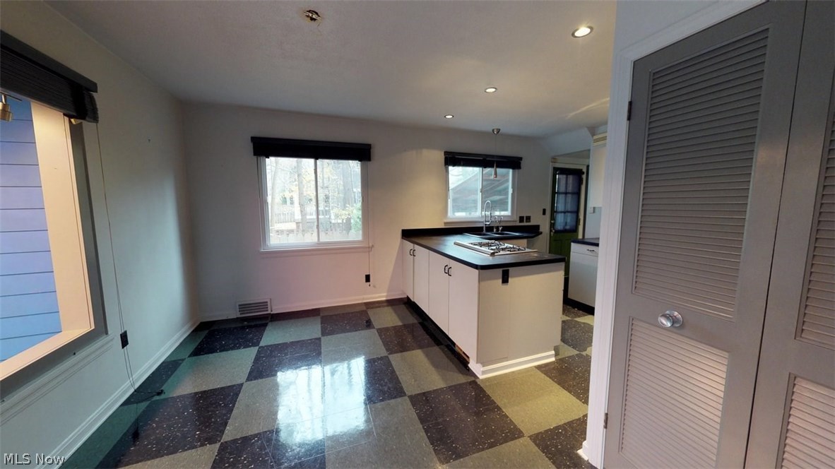 1579 Compton Road Cleveland, OH 44118 - Photo 2 of 23