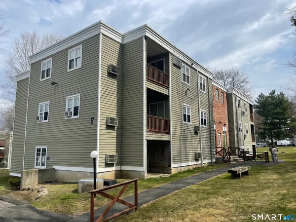$315,000 | 5 Woodside Avenue, Unit F65, Danbury, CT 06810
