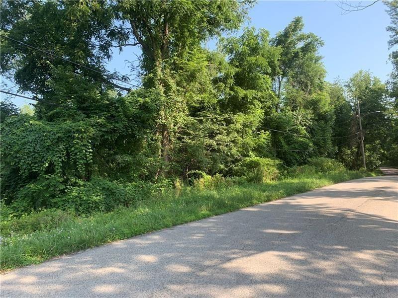 a view of a yard and a street view