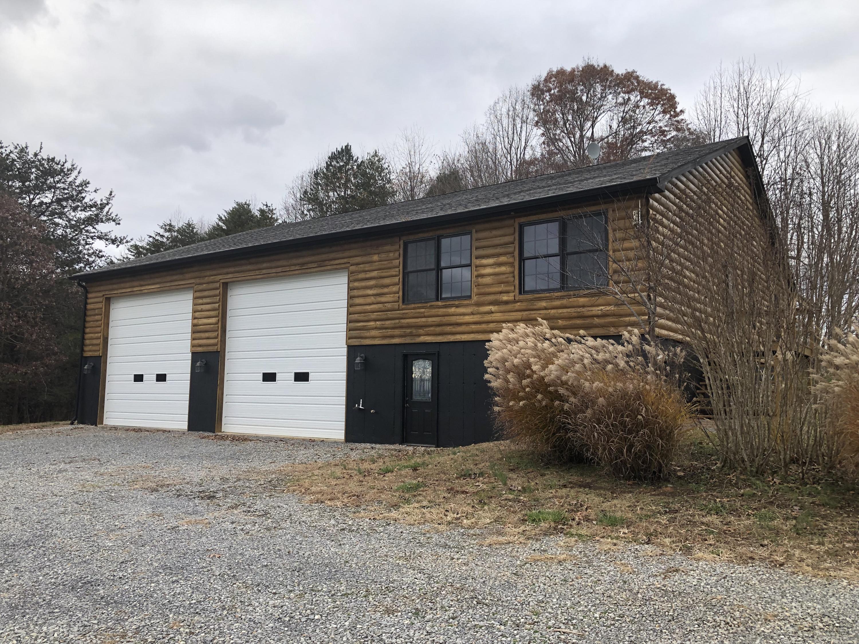 302 High Point Road Moneta, VA 24121 - Photo 27 of 48 Garage Exterior