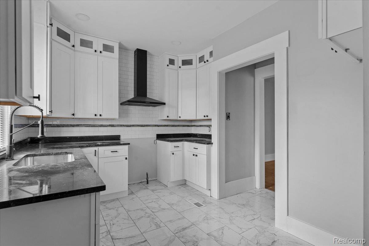 58 East Philadelphia Street Detroit, MI 48202 - Photo 10 of 24 Kitchen featuring white shaker-style cabinetry, dark countertops, and a subway tile backsplash