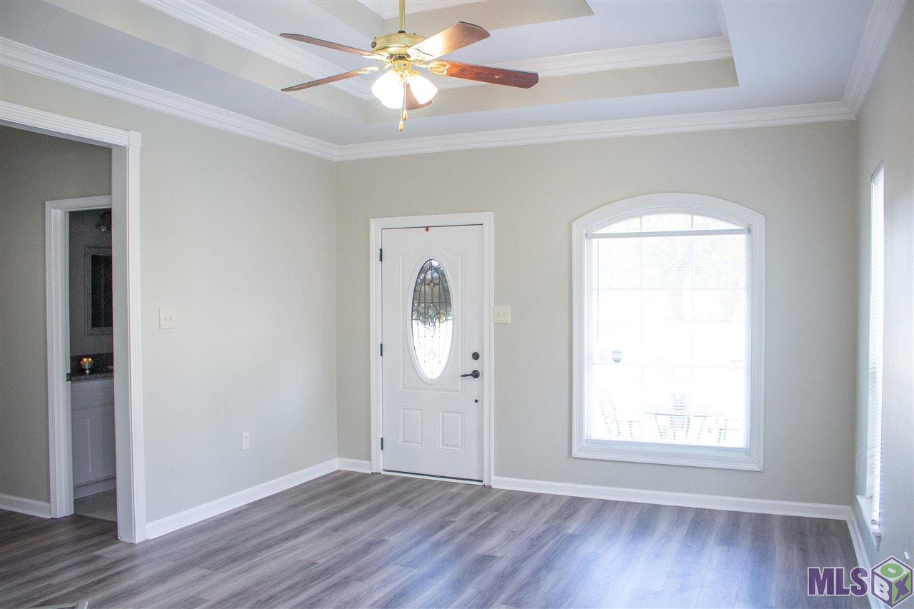 1995 St Croix Avenue Baton Rouge, LA 70810 - Photo 3 of 20 Living Room