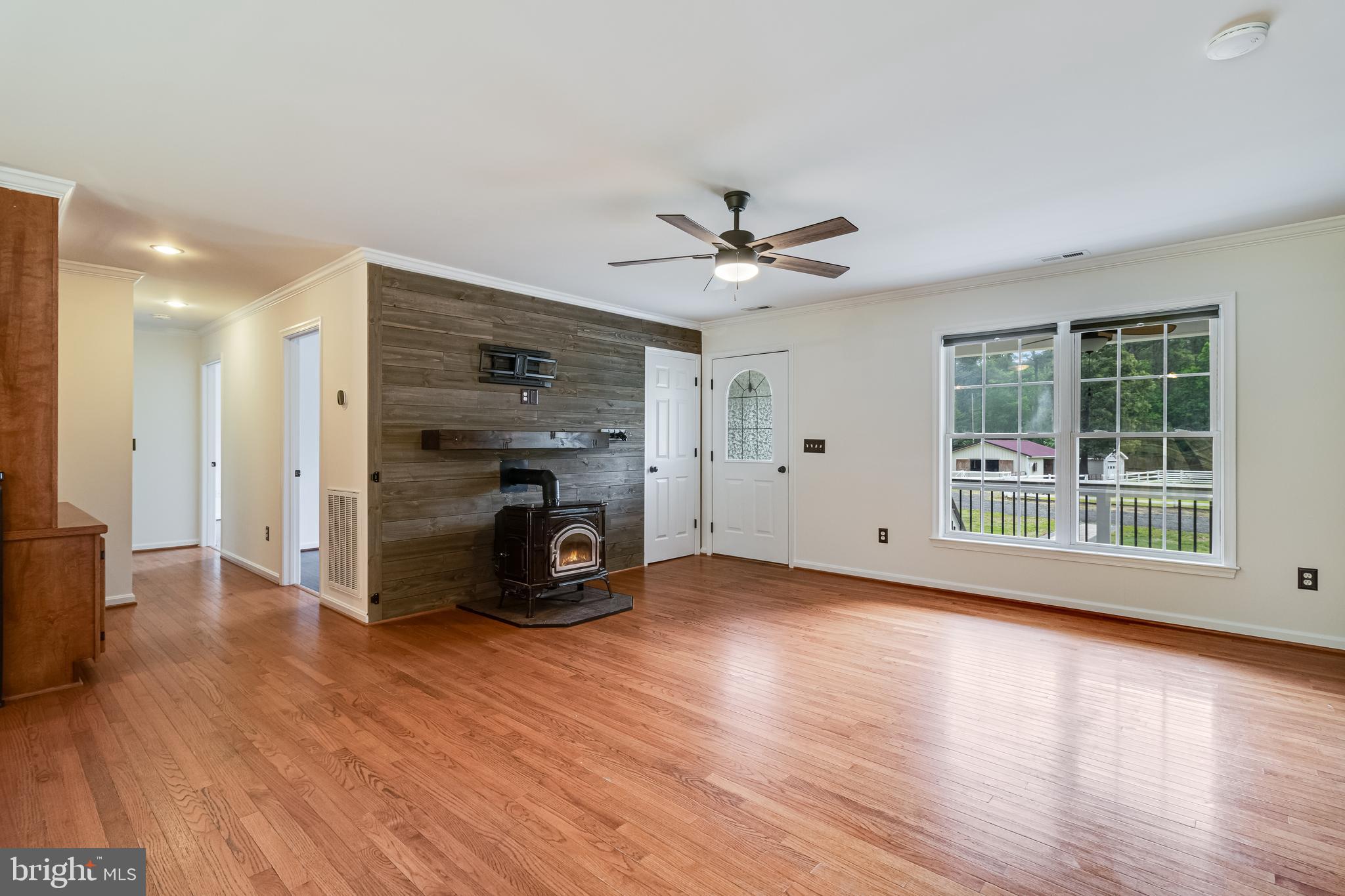 14479 Round Hill Road King George, VA 22485 - Photo 7 of 69 Living Area