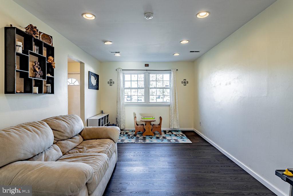 69 Hartford Road Sewell, NJ 08080 - Photo 12 of 26 Living Room/Den