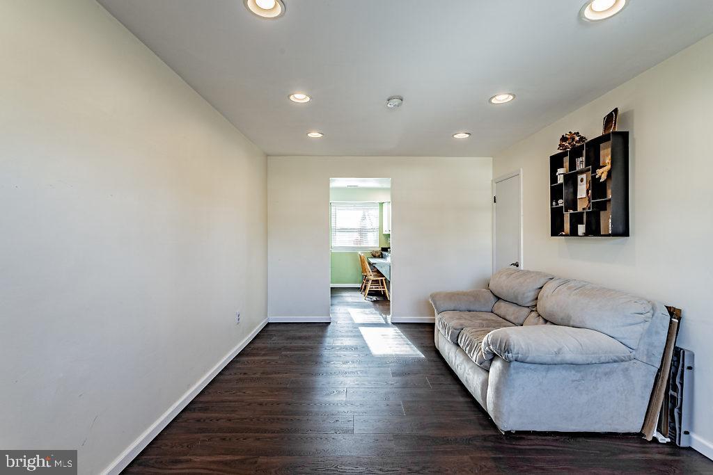69 Hartford Road Sewell, NJ 08080 - Photo 13 of 26 Living Room/Den