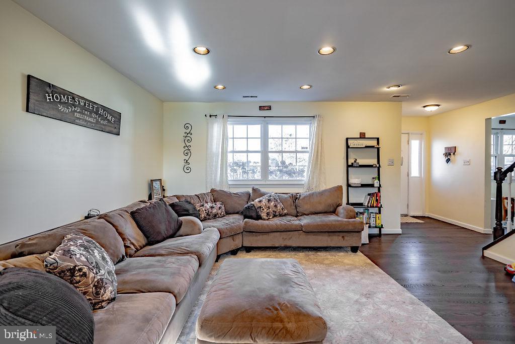 69 Hartford Road Sewell, NJ 08080 - Photo 4 of 26 Family Room