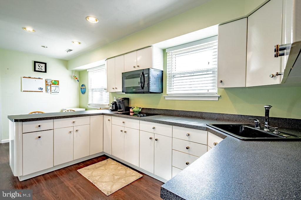 69 Hartford Road Sewell, NJ 08080 - Photo 8 of 26 Kitchen