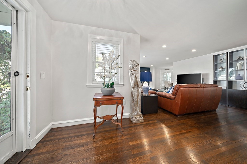 38 Alroy Road Weymouth, MA 02190 - Photo 3 of 42 Gallery Image 3