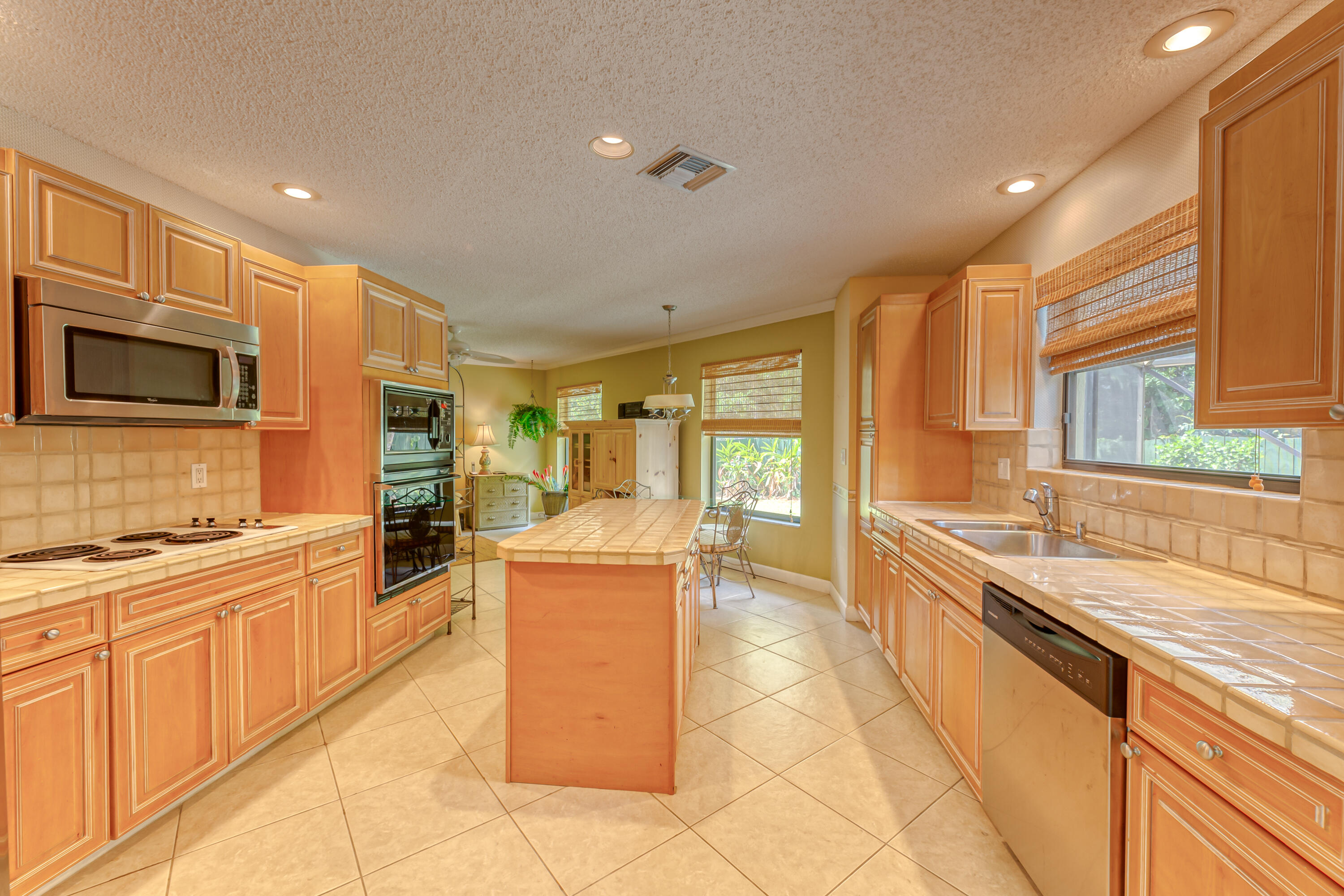 22323 Martella Avenue Boca Raton, FL 33433 - Photo 11 of 39 KITCHEN