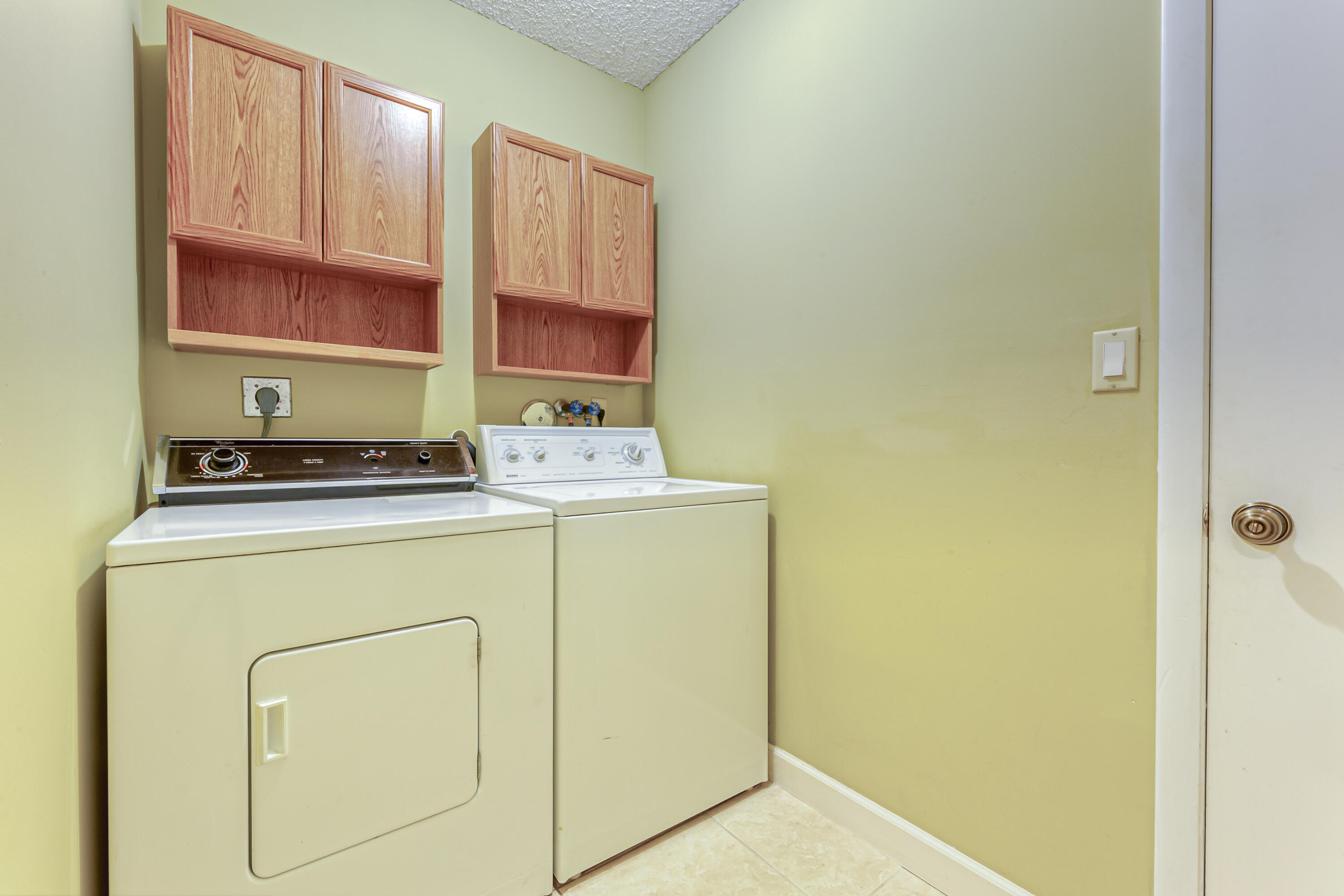 22323 Martella Avenue Boca Raton, FL 33433 - Photo 26 of 39 LAUNDRY ROOM