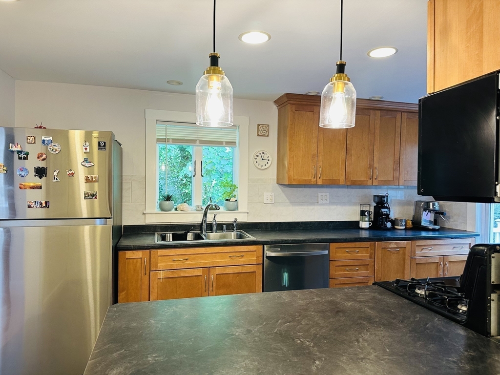 20 Rockview Road, Unit 4 Quincy, MA 02169 - Photo 13 of 25