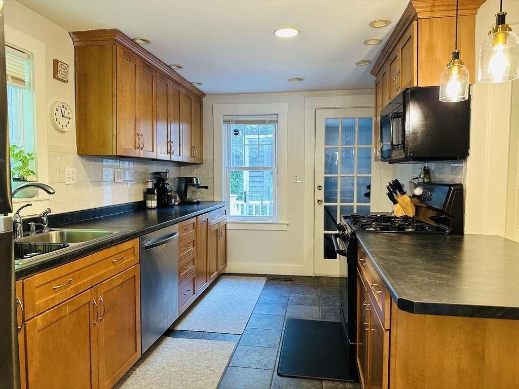 20 Rockview Road, Unit 4 Quincy, MA 02169 - Photo 8 of 25